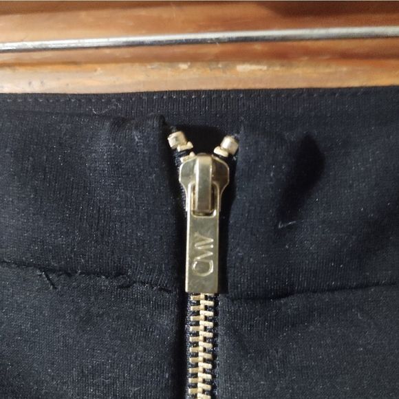 Carmen Marc Valvo || Black Skirt w/ Faux Leather Stripes Size 10 - Picture 5 of 6